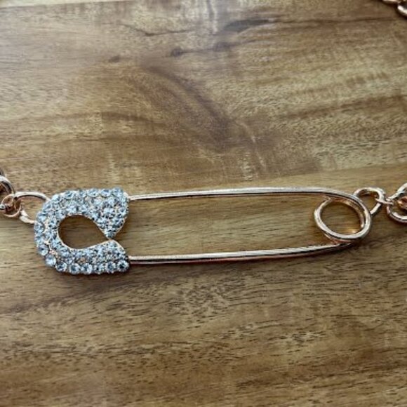 Oversize Safety Pin Pendant Chain Necklace Gold Tone With Rhinestones - Picture 3 of 6